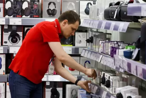 Elektronikladen in Moskau: Großhändler haben für die Branche deutliche Preiserhöhungen angekündigt.