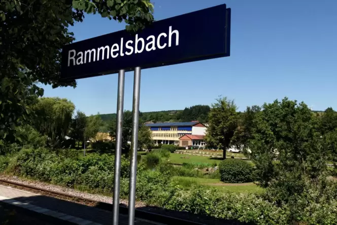 Die Polizei sucht Zeugen, die am Montagabend im Bereich des Rammelsbacher Spielplatzes und Bahnhofs etwas Ungewöhnliches beobach