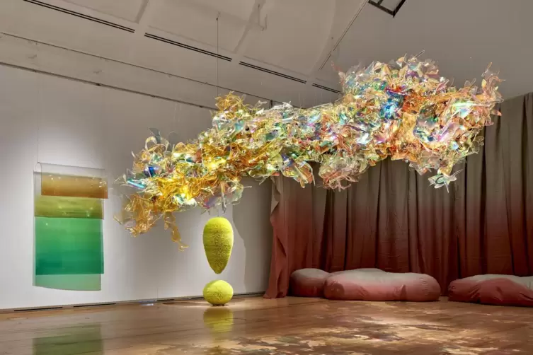 Verf&uuml;hrerisch: Ausstellungsansicht aus der &bdquo;Plastic World,&ldquo;-Schau. 