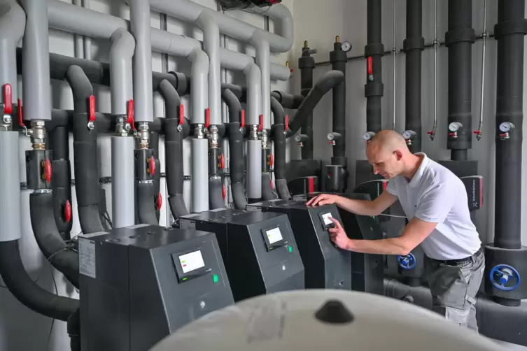 Aktuell: In einem Vortrag geht es um den Heizungstausch (unser Foto zeigt Sole-Wasser-W&auml;rmepumpen in einem Altbau). 