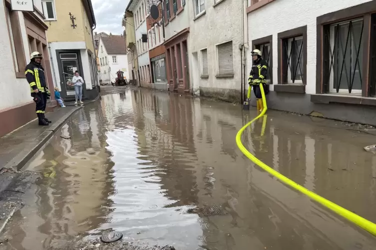 In Neustadt stand das Wasser nach Starkregen schon bis zu 30 Zentimeter hoch. 