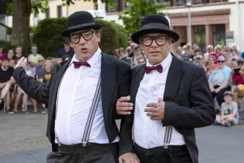Waren im vergangenen Jahr auf den Straßen der Stadt unterwegs: das ClownsTheater „Hacki und Möppi“. 