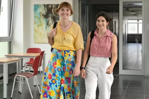 Sehr gut in der Schule und vielfältig interessiert: Smilla Hell (links) und Amira Akta.