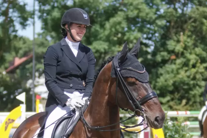 2022 wurde die Albisheimerin Sophie Stilgenbauer Landesmeisterin in der Dressur-Altersklasse der Reiter, in der drei schwere Prü