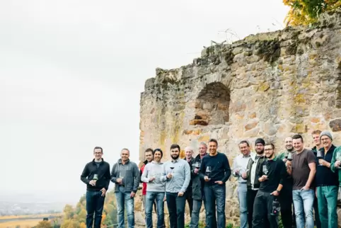 Winzer und Mitarbeiter der Mitgliedsbetriebe von Weinland Wachtenburg.