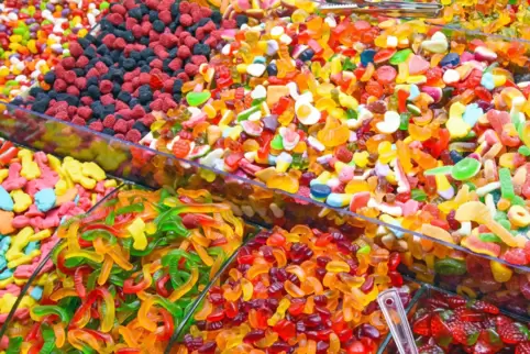 Schöne, bunte Süßwarenwelt: Nicht nur Fruchtgummi, sondern auch Kinder-Müsli und Chips enthalten teilweise zu viel Zucker. 