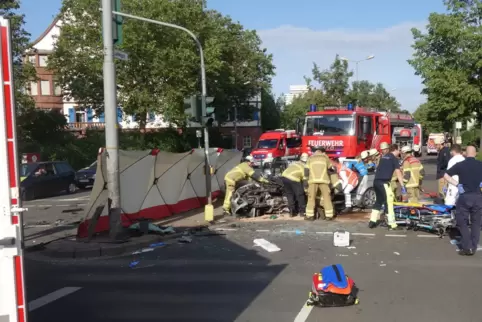 Die 49-jährige Frau rammte in der der Mainzer Straße einen Laternenmast. Die Unfallursache ist noch unklar. 
