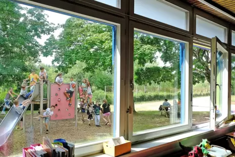 Vor allem die Grundschule Sechsmorgen in Niederauerbach soll von dem Fördergeld aus dem Klimaschutzprogramm profitieren. Die Fen