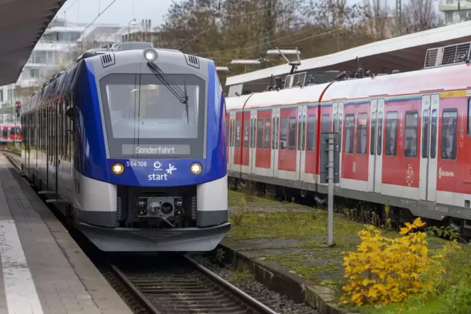 Der Rhein-Main-Verkehrsverbund erlebte mit dem Einsatz von Wasserstoffzügen im Taunus ein Desaster.