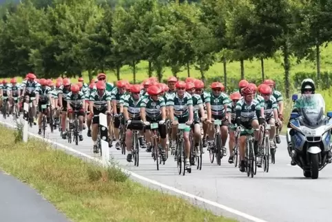 120 Radfahrer werden etwa 280 Kilometer absolvieren und dabei Spenden sammeln. 