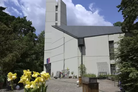 Matthäuskirche in Ludwigshafen West: Der Betonbau soll zu einem Stadtteilzentrum werden, so der Wunsch der Kirchengemeinde. Bis 