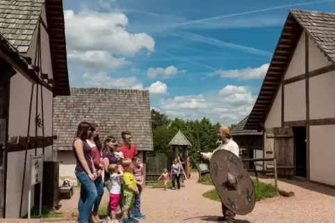 Im Keltendorf Steinbach finden im August Familientage statt.
