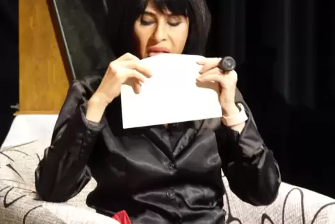 Ab ins Kuvert mit den Sorgen? Parya Memar in „Meine tolle Scheidung“. 
