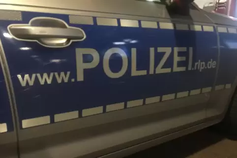 Zeugenhinweise nimmt die Polizei in Lauterecken entgegen. 