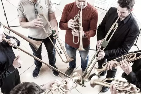 Das Tompeten-Consort spielt auf Instrumenten, wie sie in Zeiten des Barocks gespielt wurden.