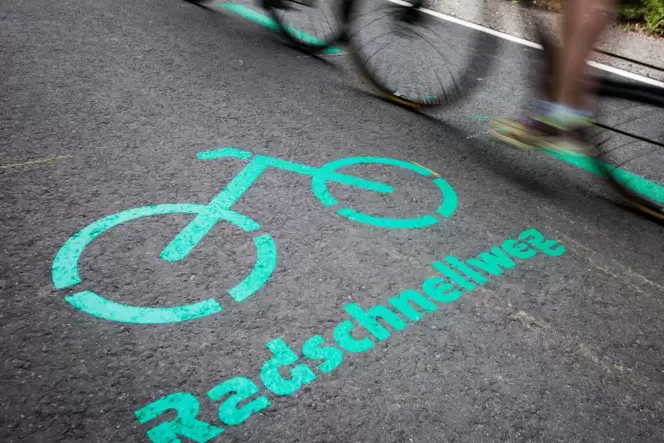 Seit Mai 2021 liegen die Voruntersuchungen eines 25 Kilometer langen geplanten Radschnellwegs zwischen Worms und Ludwigshafen vo Seit Mai 2021 liegen die Voruntersuchungen eines 25 Kilometer langen geplanten Radschnellwegs zwischen Worms und Ludwigshafen vo