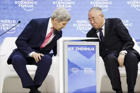 Man kennt sich: John Kerry (links), Sondergesandter des US-Präsidenten für Klimafragen, und sein chinesischer Amtskollege Xie Zh