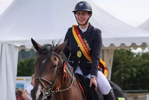 Maike Kirst vom RSV Käshofen gewann am Wochenende mit ihrer Stute Cora-Lee den Meistertitel in der LM-Masters-Klasse.