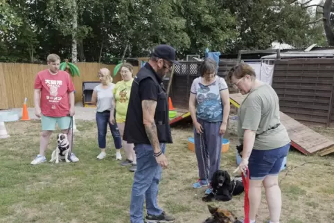 Zwei- und Vierbeiner gleichermaßen hatten ihren Spaß bei der „Beach-Party für Hunde“, die die „Animal Sunshine Farm“ am Wochenen