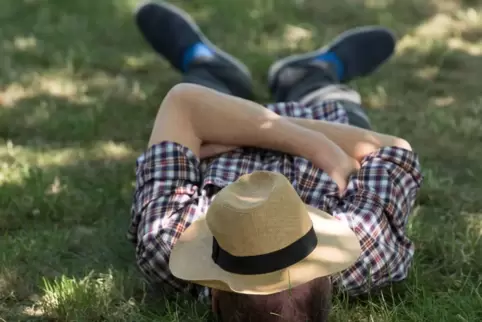 Gegen das Hetzen in der Hitze: ein kurzes Mittagsschläfchen in der Pause.
