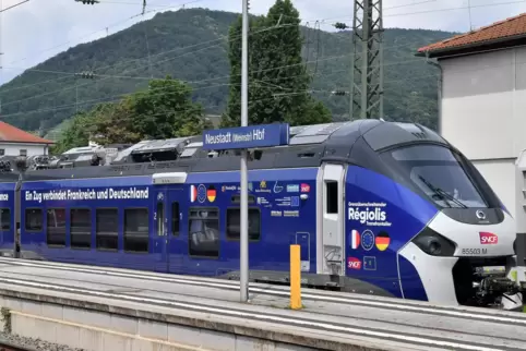 Im Juli 2021 war der Prototyp des neuen Triebwagens für den deutsch-französischen Regionalverkehr erstmals in Neustadt zu sehen 