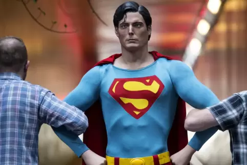 Fast wie der Superbauer: Superman-Figur.