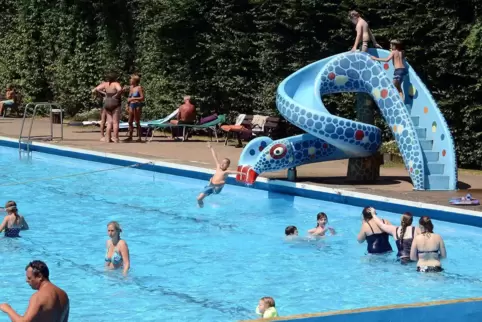 Bis Oktober soll einen neue Kostenschätzung für den Umbau des Schwimmbades Biebermühle zum Naturbad vorliegen.