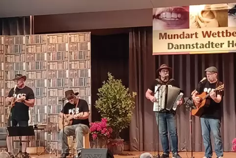 Westpfälzer am Rhein: die Pälzer Cantry Band beim Mundartwettbewerb in Dannstadt-Schauernheim.