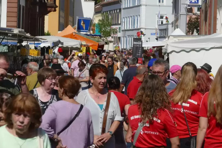 Ganz schön viel los: Die Kuseler Herbstmesse zieht jedes Jahr Tausende Besucher in die Kreisstadt. 