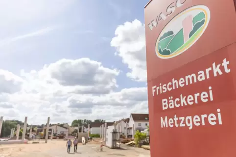 Seit zweieinhalb Monaten wird auf dem Grundstück in der Sander Straße gearbeitet. Im Frühjahr 2024 soll der neue Wasgau-Markt fe