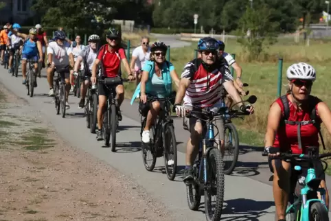 Im Ferienprogramm werden zwei geführte Radtouren angeboten. 