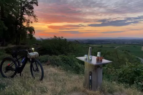 Magisch: Sonnenaufgang beim Pfalzblick über Ruppertsberg.