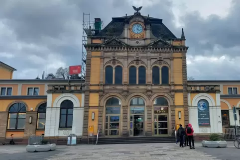 Der Neustadter Hauptbahnhof. 