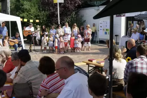 Ein lebendiges Gemeindeleben mitgestalten ist eine der Aufgaben der Ehrenamtlichen in den Gremien. Hier das ökumenische Sommerfe