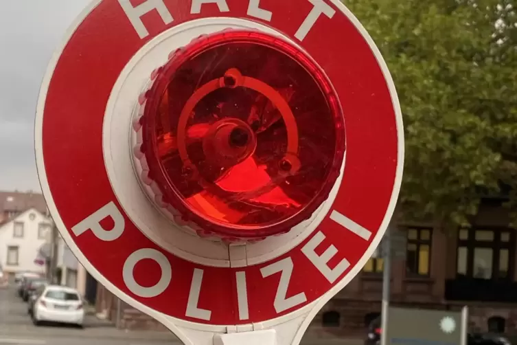 Die Polizei sucht Zeugen für einen Unfall, der sich am Mittwoch auf der L382 zwischen Otterberg und Schneckenhausen ereignet hat