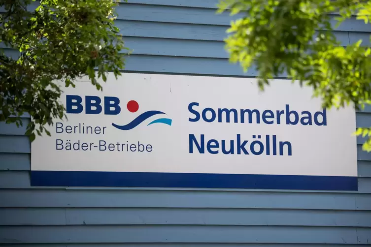Das Berlin-Neuk&ouml;llner Sommerbad war eine Woche lang dicht &ndash; eine Folge von Randale und P&ouml;beleien. 