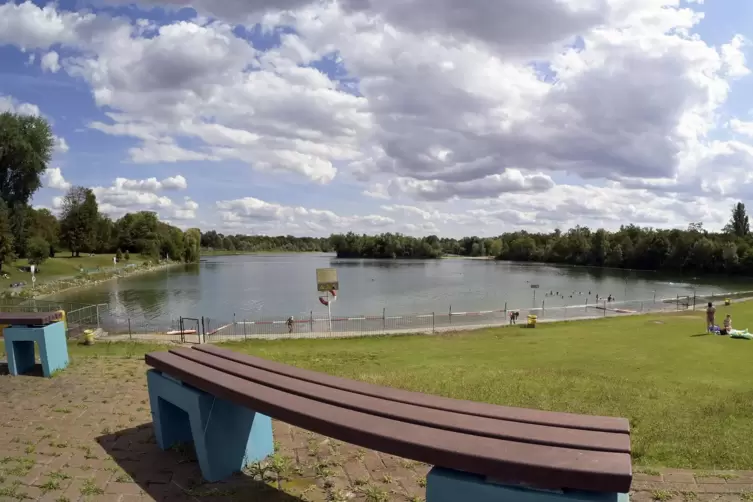 Das Bliesbad: Teils See, teils Freibad.