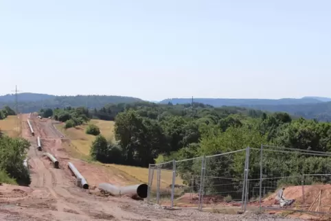Wegen der Erneuerung der Gas-Pipeline wird die Landstraße zwischen Donsieders und Clausen für zwei Wochen gesperrt.