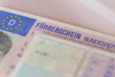 Eigentlich hätte der Mann seinen Führerschein abgeben müssen.
