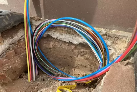 Moderne und leistungsstarke Glasfaseranschlüsse versprechen für Bobenheim-Roxheim derzeit drei Firmen. 