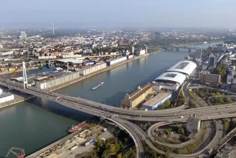 Die Kosten für die Sanierungen an den beiden Rheinbrücken sollen sich Mannheim und Ludwigshafen teilen.