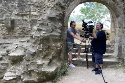 Regisseur Benjamin Wagener (rechts) und Kameramann André Poschadel drehen Schnittbilder für den zweiten Teil des Dokumentarfilms