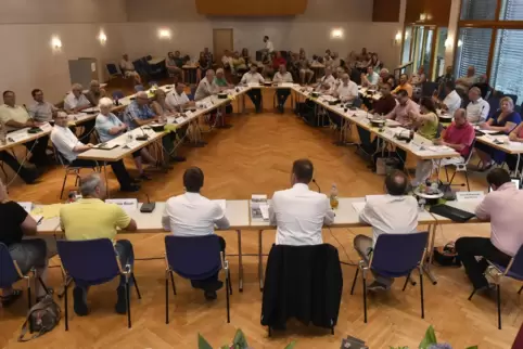Es muss doch möglich sein, 2024 wieder genug Männer und Frauen als Kandidaten für den Verbandsgemeinderat Lambsheim-Heßheim zu g