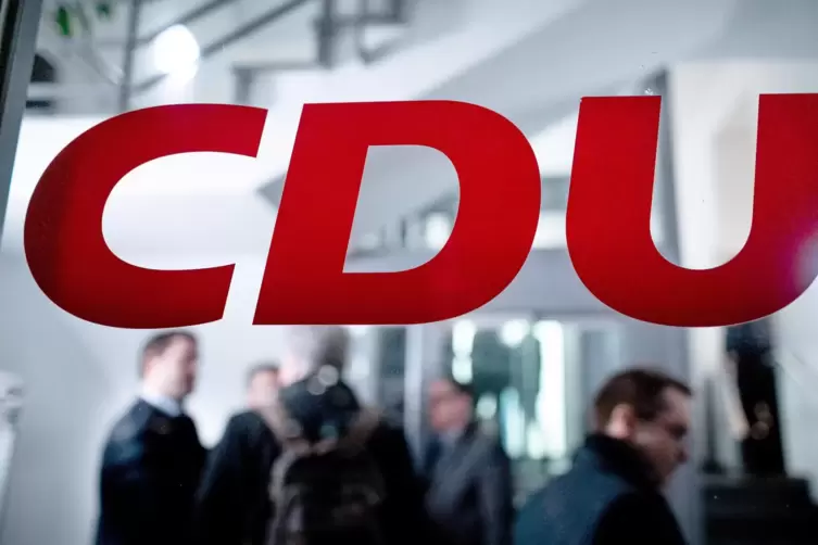 Wie hält es die CDU mit der AfD? Unionschef Friedrich Merz hat mit seinen Aussagen im ZDF-Sommerinterview einen Stein ins Rollen