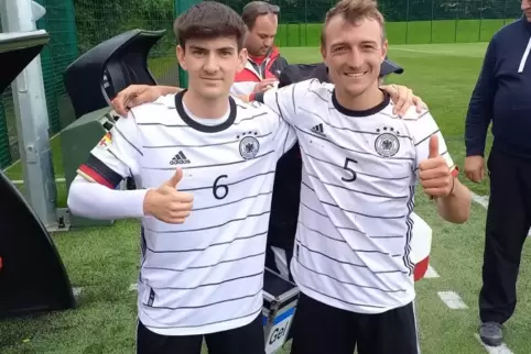 Zwei FKP-Spieler im Nationaltrikot: Maurice Schnell (links) und Daniel Bohl.