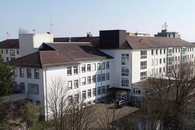 Die Kandeler Klinik hatte zeitweise keine Decken und Kissen für Patienten. Die Kandeler Klinik hatte zeitweise keine Decken und Kissen für Patienten.