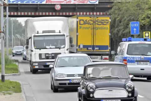 Betroffener Abschnitt: die Bundesstraße 9 unter der Eisenbahnbrücke in Worms.