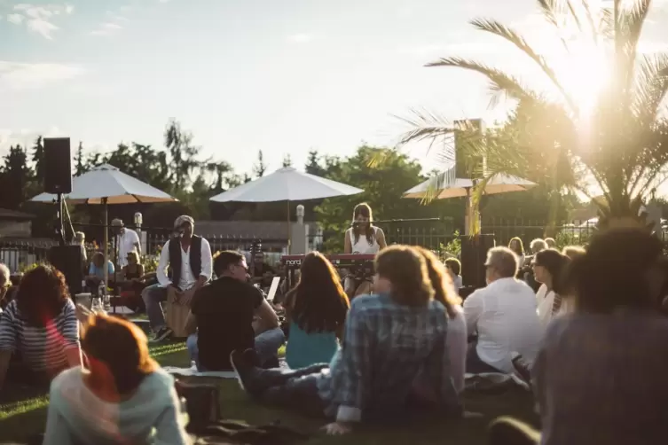 Event mit Live-Musik im Garten der Vinothek Mussler