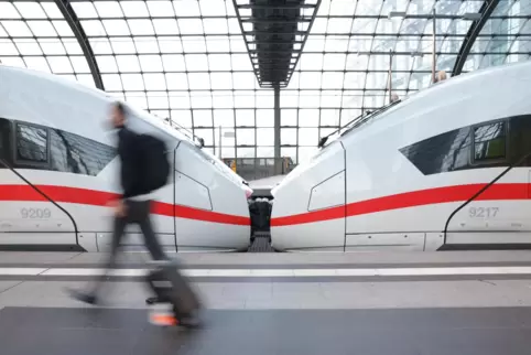 Nach neun Tagen Schlichtung haben die Vermittler im Bahn-Tarifkonflikt einen Vorschlag unterbreitet. Nun müssen beide Seiten ent