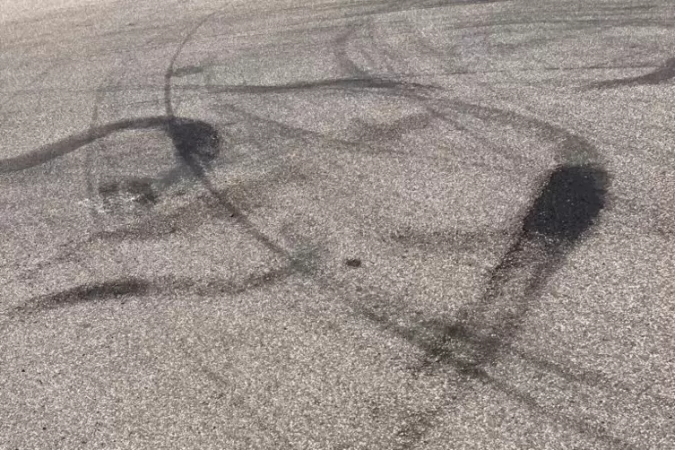 Hier hat ein Lkw rangiert. 